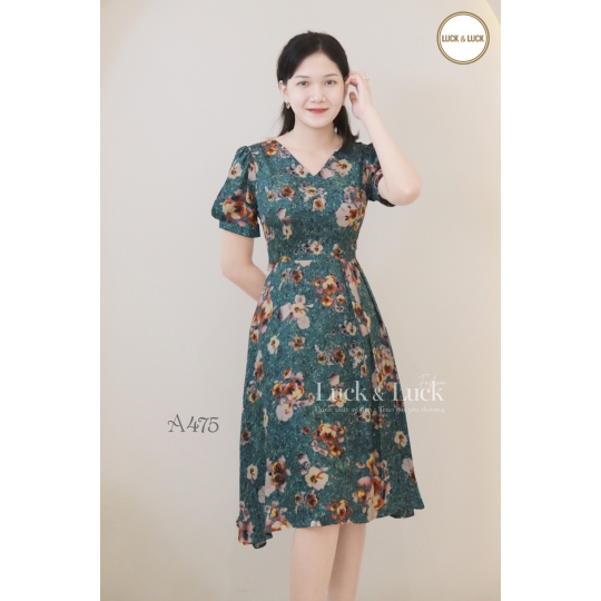 Đầm xòe cổ V tay ngắn