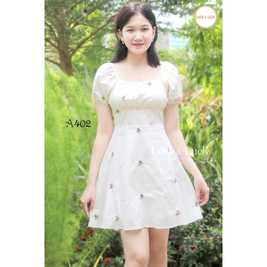 Váy kẻ khuy bọc tay bồng cổ vuông Màu Trắng