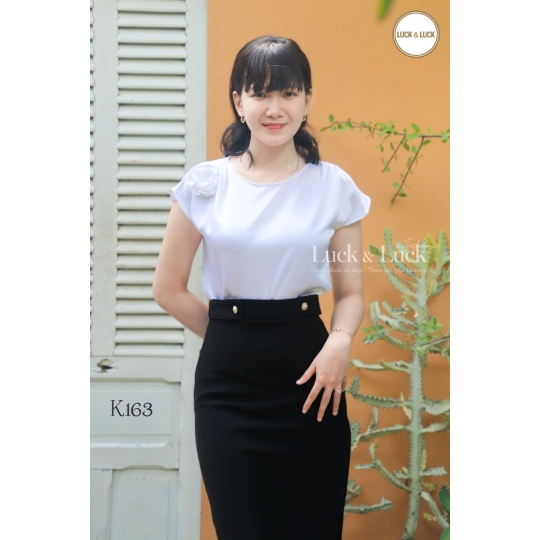 Áo lụa thêu hoa vai - Màu Trắng