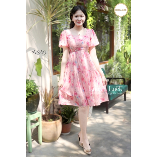Đầm hoa cổ vuông nhún ngực