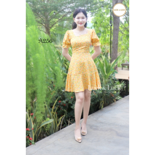 Đầm hoa nhí cổ vuông tay bí Màu Vàng