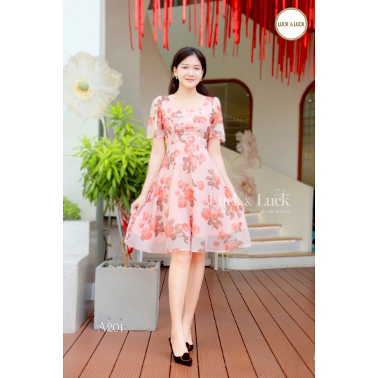 VÁY HOA CỔ VUÔNG XẾP LY NGỰC