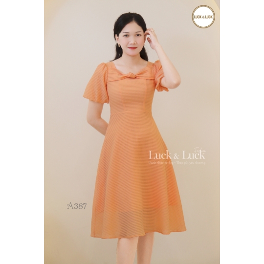 Đầm xòe nhấn nơ ngực tay bí