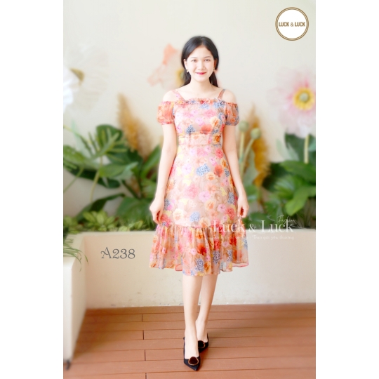 Đầm voan xòe trễn vai dây