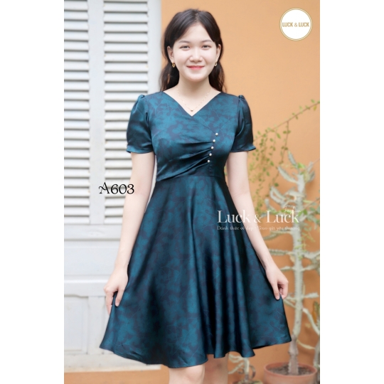 Đầm xòe cổ V ngắn tay