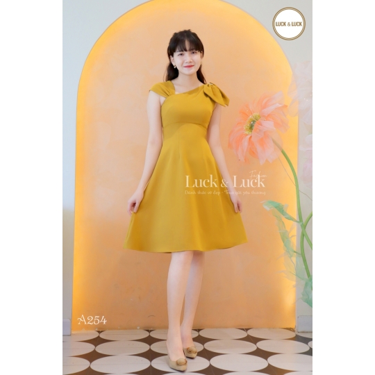 ĐẦM KIỂU NƠ XÉO VAI