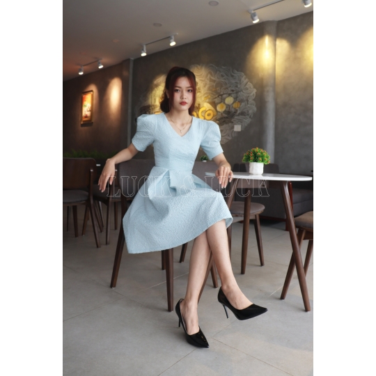 Đầm xoè dạo phố chất sốp