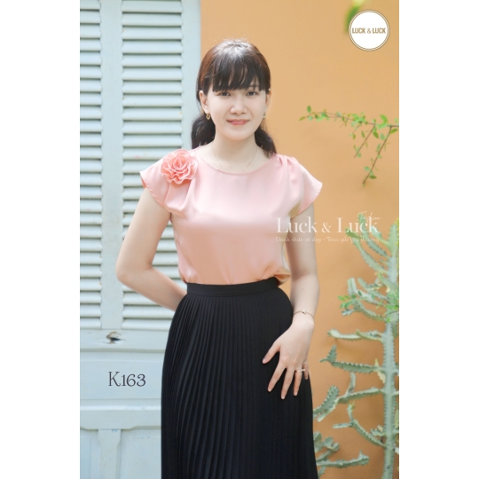Áo kiểu thêu hoa ngực - Màu Xanh